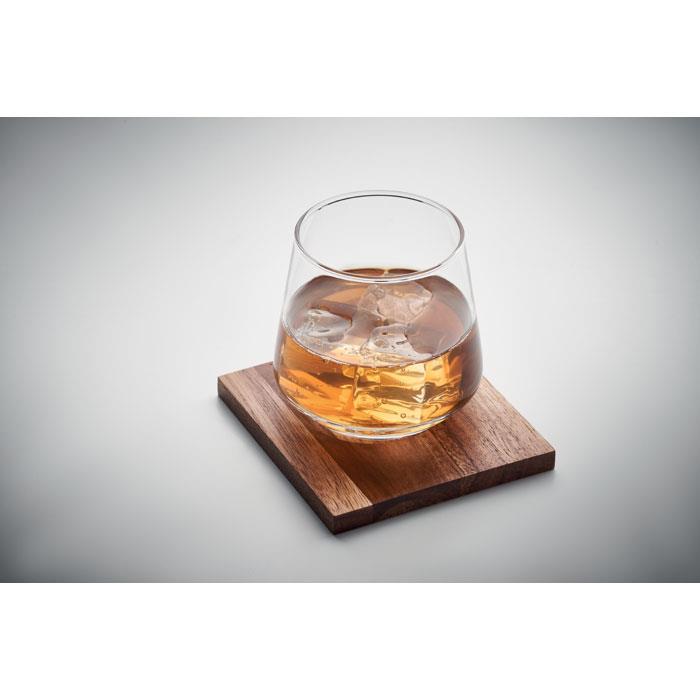Glas mit Untersetzer