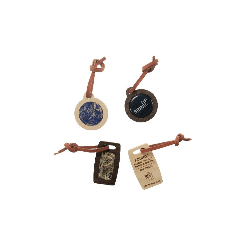 NFC Holzschlüsselanhänger mit Gravur und 3D Aufkleber & Lederband